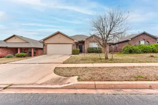 Sold home at 501 Crestland Drive