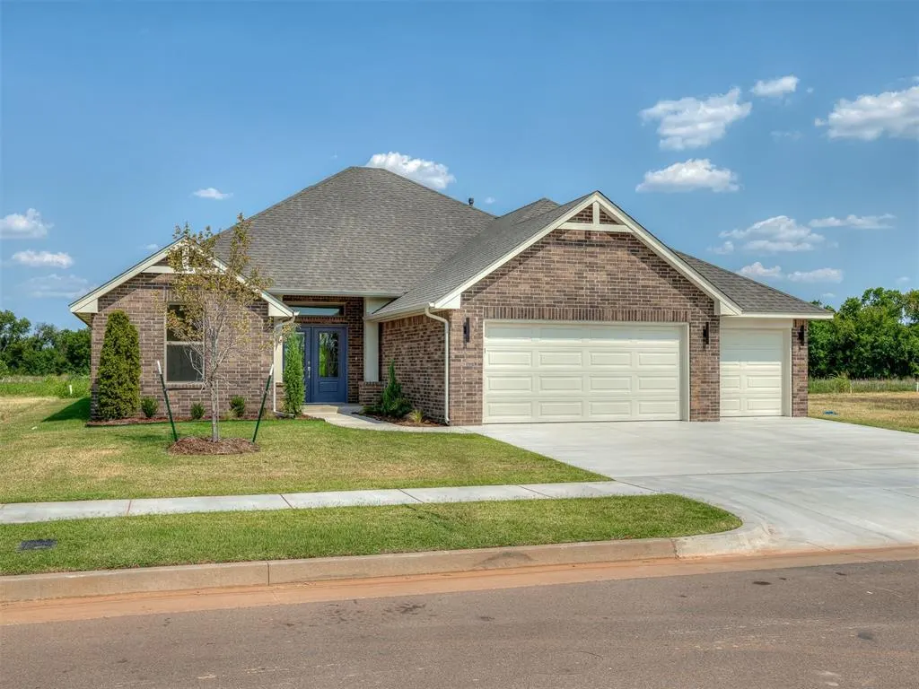 Front exterior — 5008 Vine Cliff Road, Mustang, OK 73064
