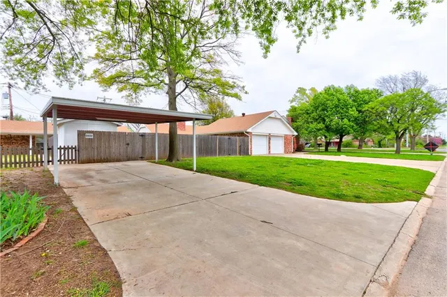 Photo 5 — 5901 N Macarthur Boulevard C, Warr Acres, OK 73122