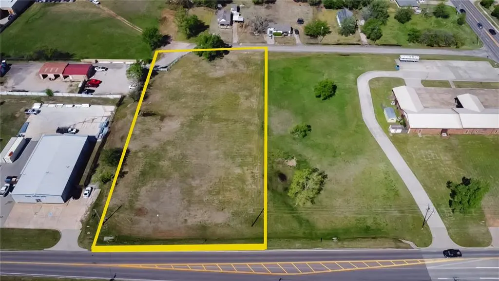 Photo 2 — 2097 S Eastern Avenue, Moore, OK 73160