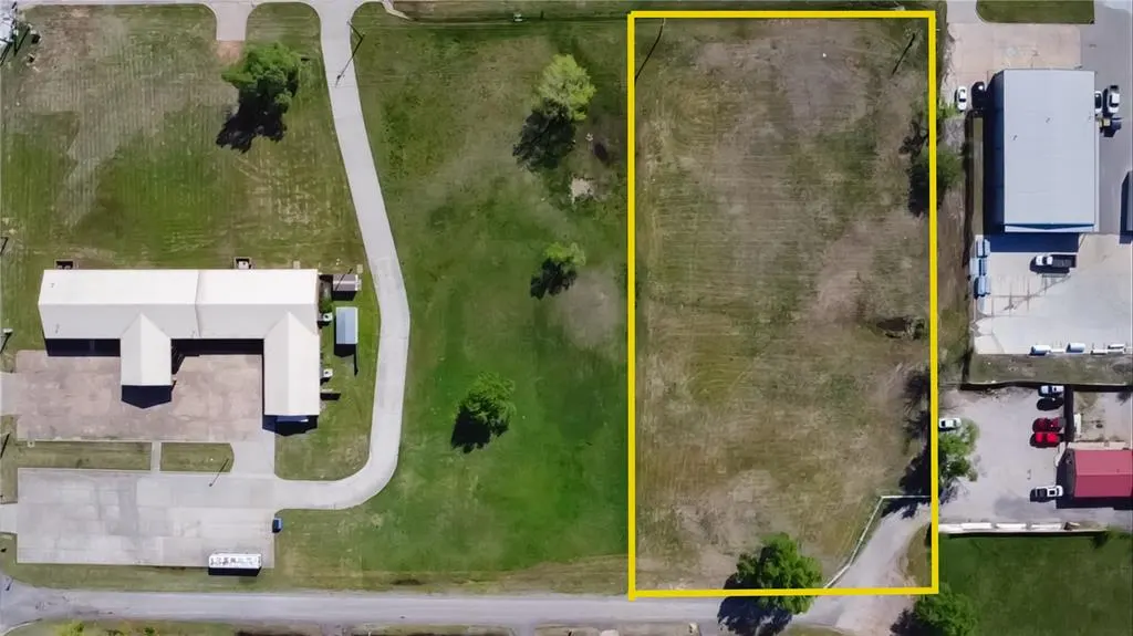 Photo 5 — 2097 S Eastern Avenue, Moore, OK 73160