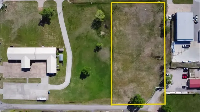 Photo 5 — 2097 S Eastern Avenue, Moore, OK 73160