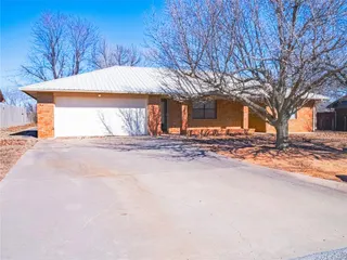 Sold home at 311 Crestview Drive