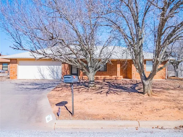 Photo 2 — 311 Crestview Drive, Elgin, OK 73538