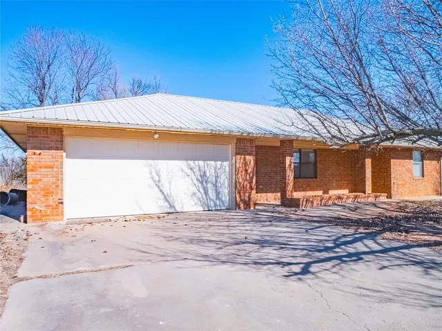 Photo 4 — 311 Crestview Drive, Elgin, OK 73538