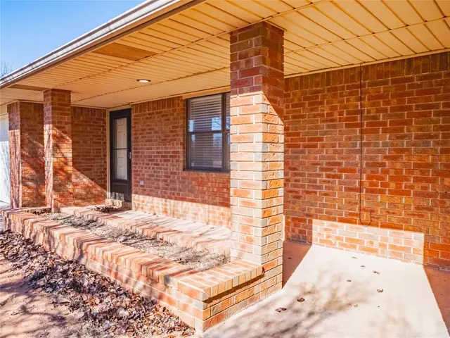 Photo 6 — 311 Crestview Drive, Elgin, OK 73538
