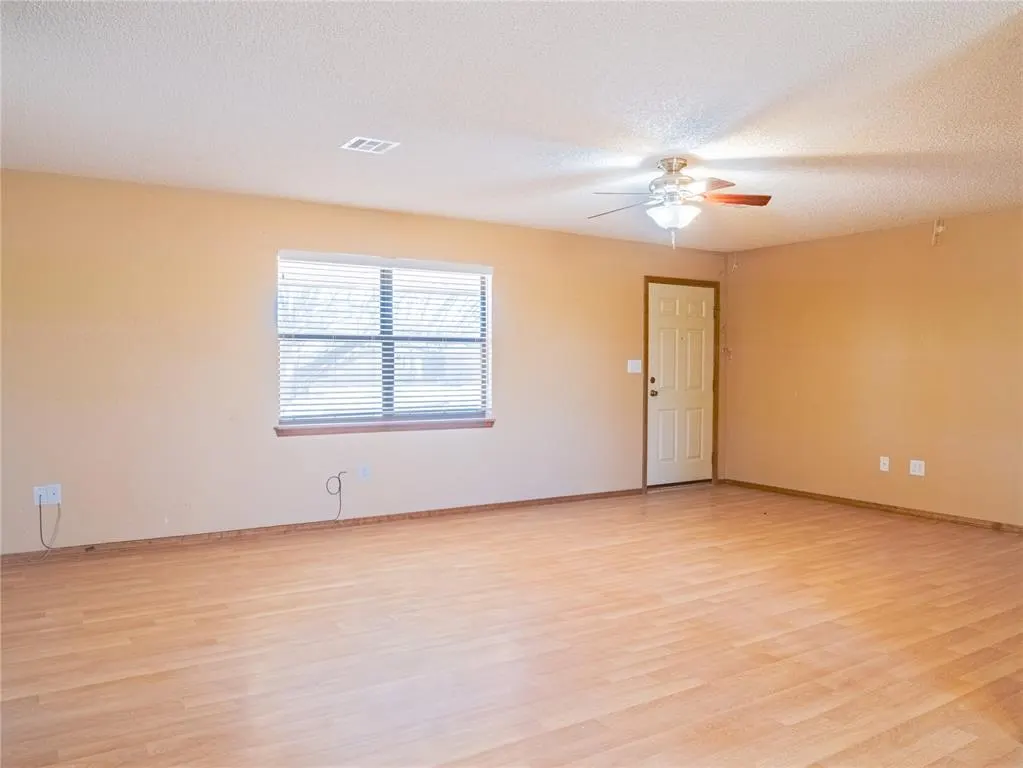 Photo 8 — 311 Crestview Drive, Elgin, OK 73538