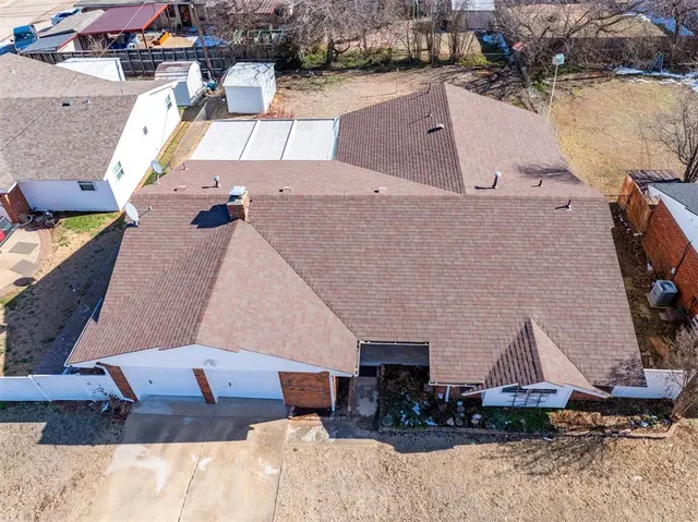 Photo 2 — 4207 N Chapman Avenue, Shawnee, OK 74804