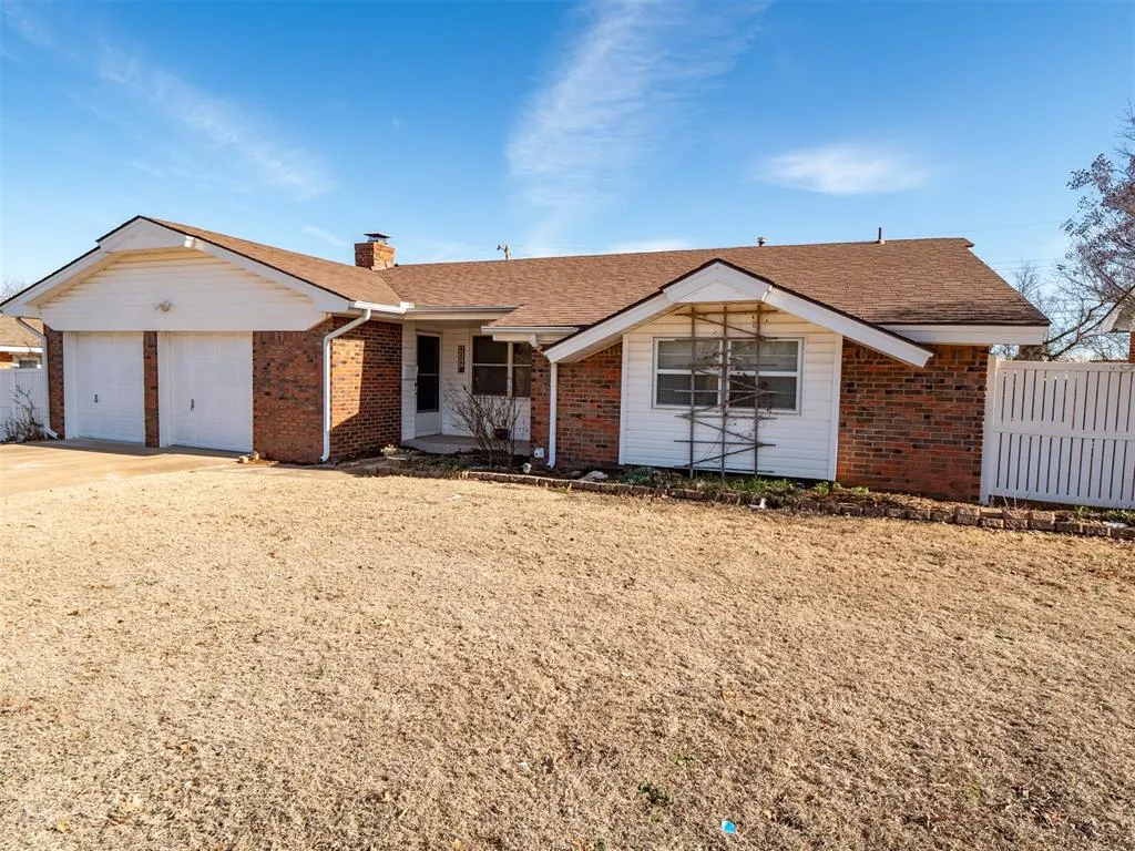 Photo 5 — 4207 N Chapman Avenue, Shawnee, OK 74804