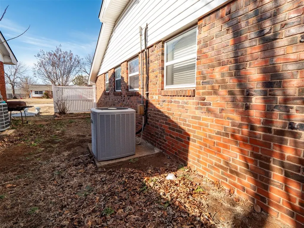 Photo 49 — 4207 N Chapman Avenue, Shawnee, OK 74804