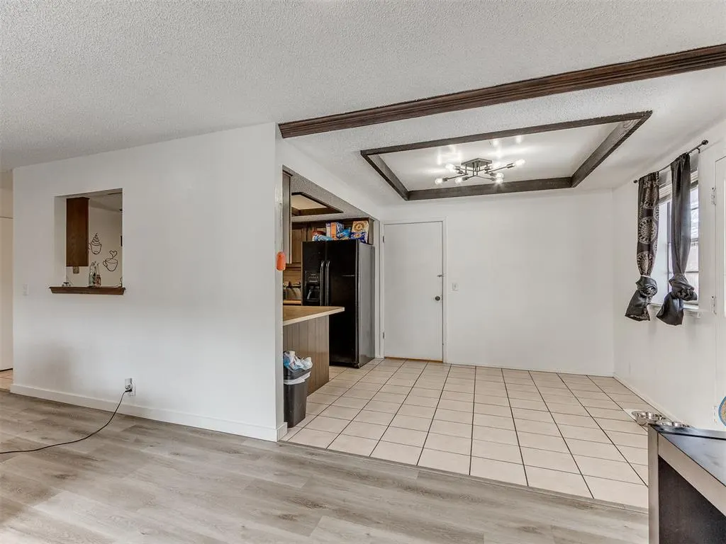 Photo 9 — 6916 Woodlake Drive, Oklahoma City, OK 73132
