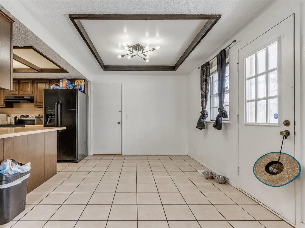 Photo 10 — 6916 Woodlake Drive, Oklahoma City, OK 73132