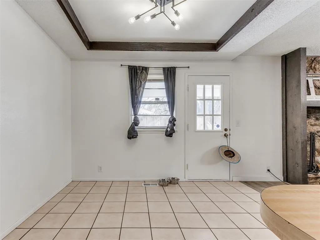 Photo 11 — 6916 Woodlake Drive, Oklahoma City, OK 73132