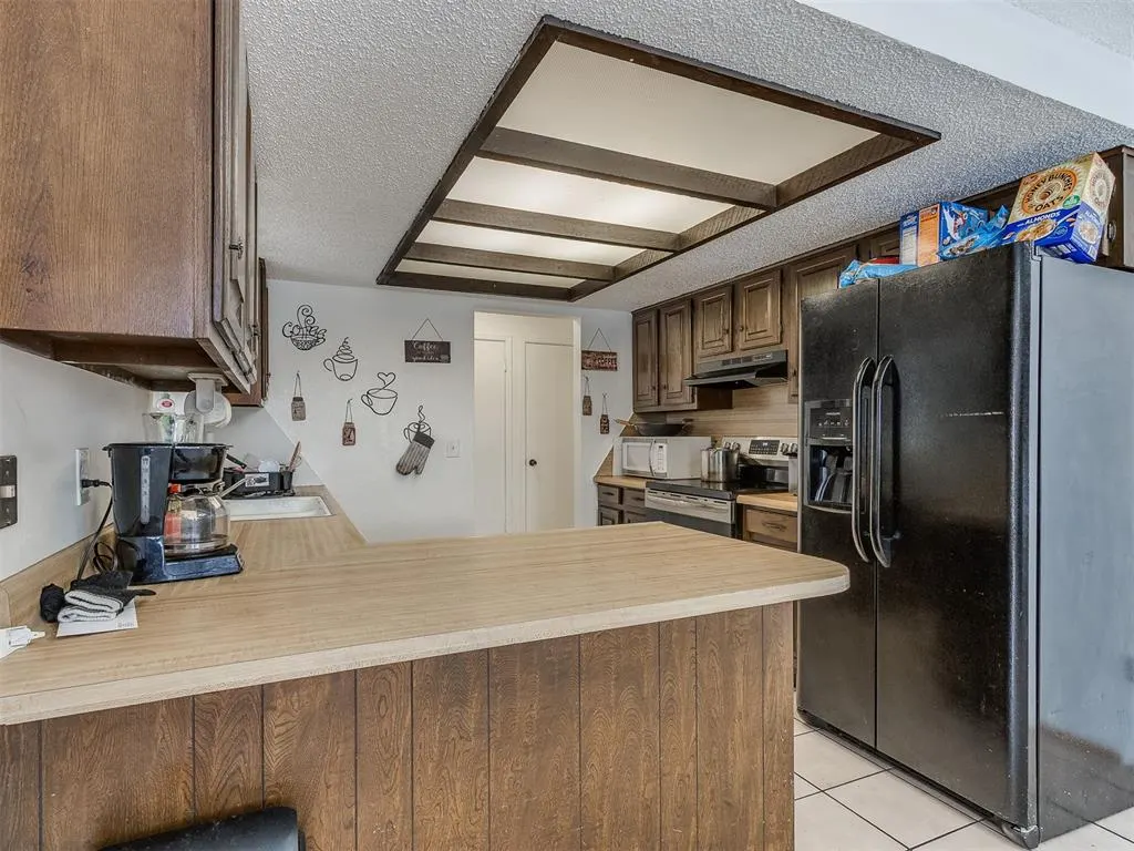Photo 13 — 6916 Woodlake Drive, Oklahoma City, OK 73132