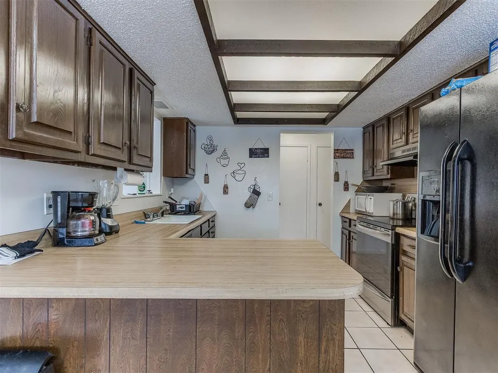 Photo 14 — 6916 Woodlake Drive, Oklahoma City, OK 73132