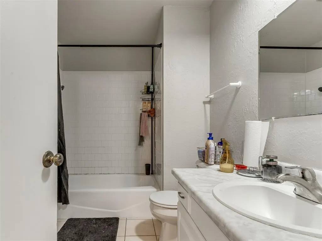 Photo 25 — 6916 Woodlake Drive, Oklahoma City, OK 73132