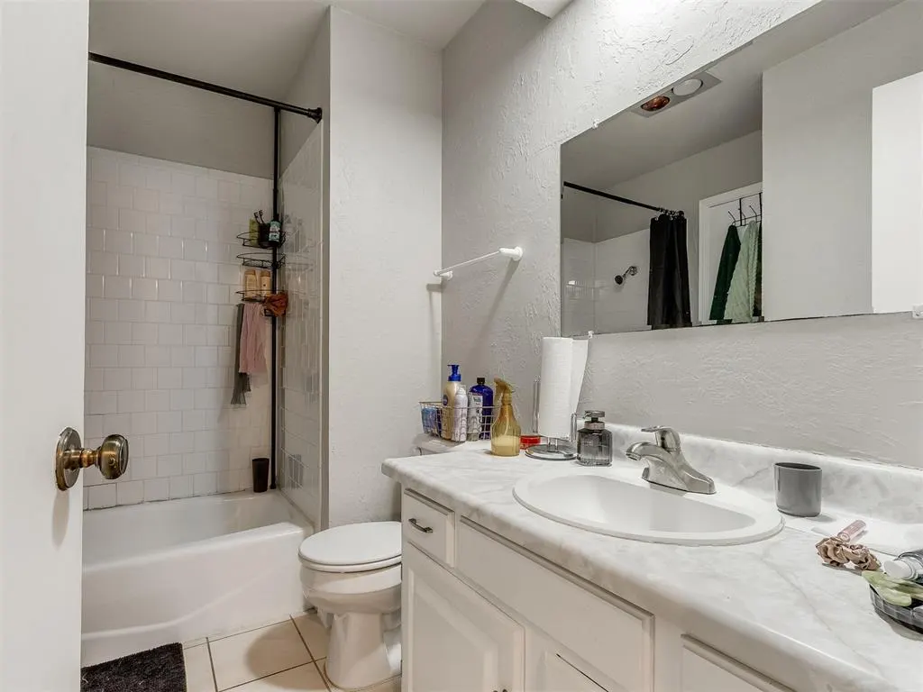 Photo 26 — 6916 Woodlake Drive, Oklahoma City, OK 73132