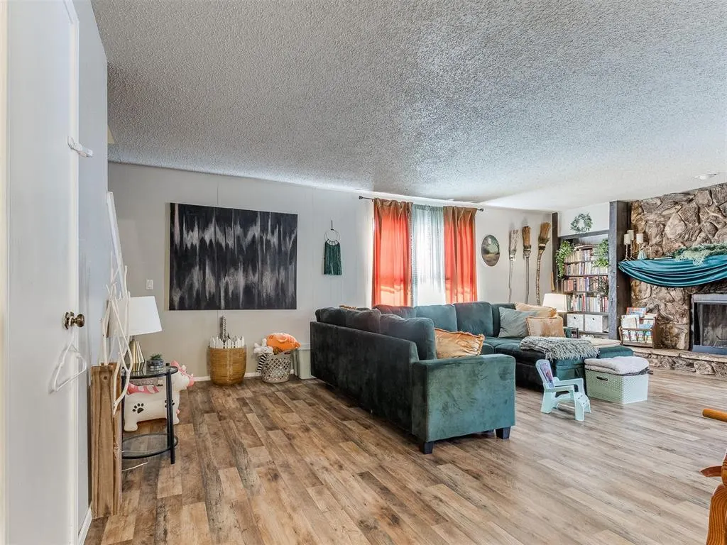 Photo 33 — 6916 Woodlake Drive, Oklahoma City, OK 73132
