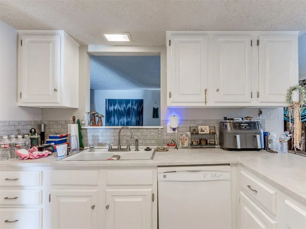Photo 41 — 6916 Woodlake Drive, Oklahoma City, OK 73132