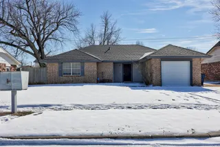 Sold home at 612 W Linden Drive