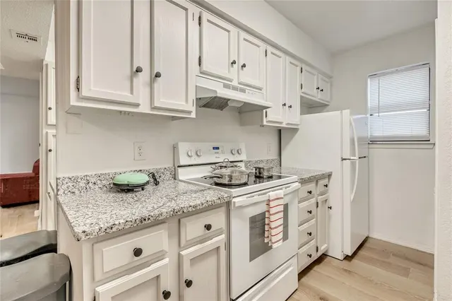 Photo 6 — 11409 Springhollow Road 505, Oklahoma City, OK 73120