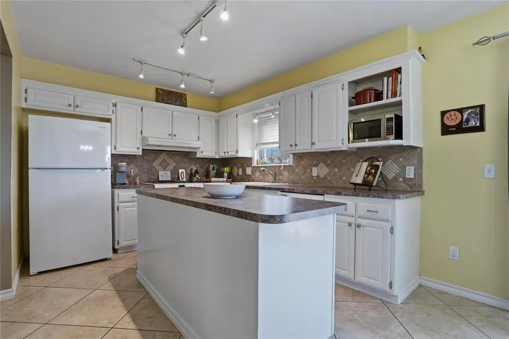 Photo 12 — 608 S Patterson Drive, Moore, OK 73160