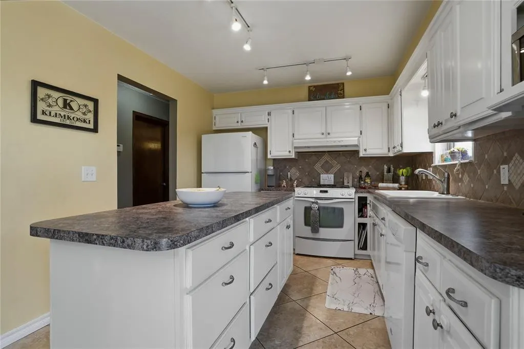 Photo 13 — 608 S Patterson Drive, Moore, OK 73160