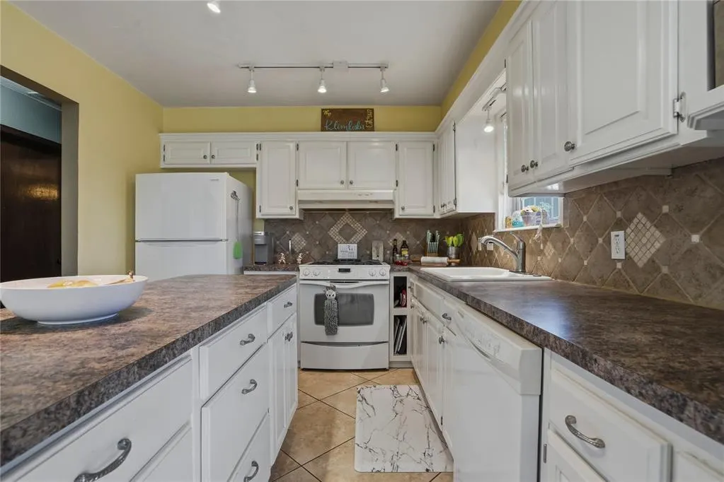 Photo 14 — 608 S Patterson Drive, Moore, OK 73160