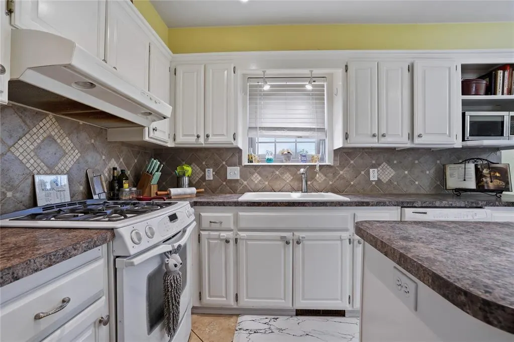 Photo 17 — 608 S Patterson Drive, Moore, OK 73160