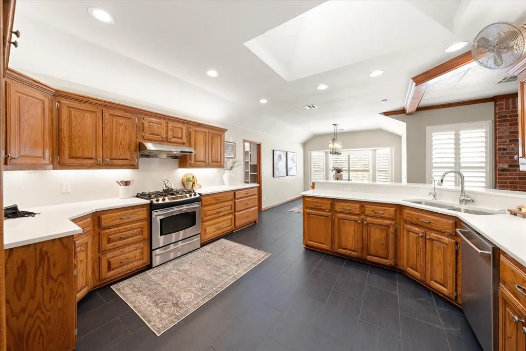 Photo 11 — 24101 N Western Avenue, Edmond, OK 73025