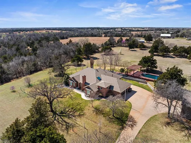 Photo 2 — 24101 N Western Avenue, Edmond, OK 73025