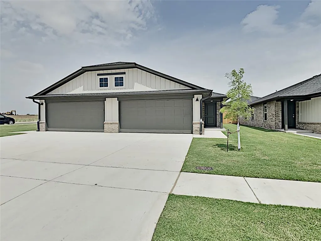 Photo 2 — 11208 Howard Drive, Oklahoma City, OK 73114