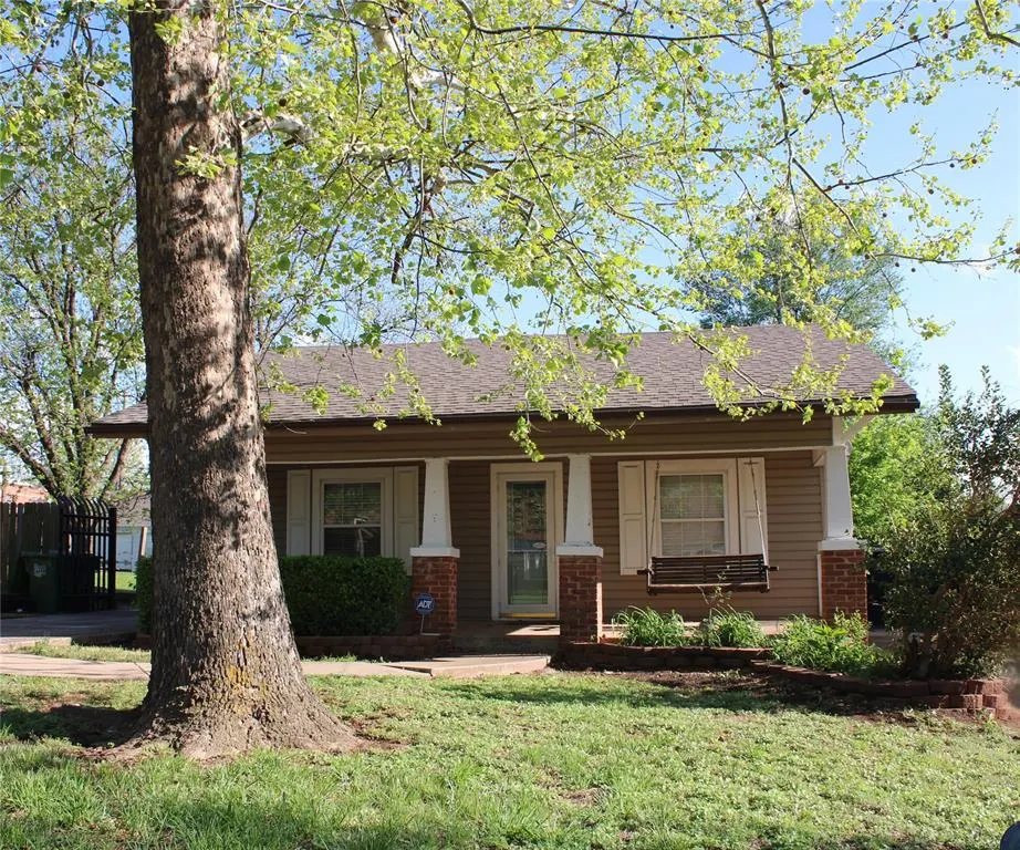 Front exterior — 930 Maple Street, Yukon, OK 73099