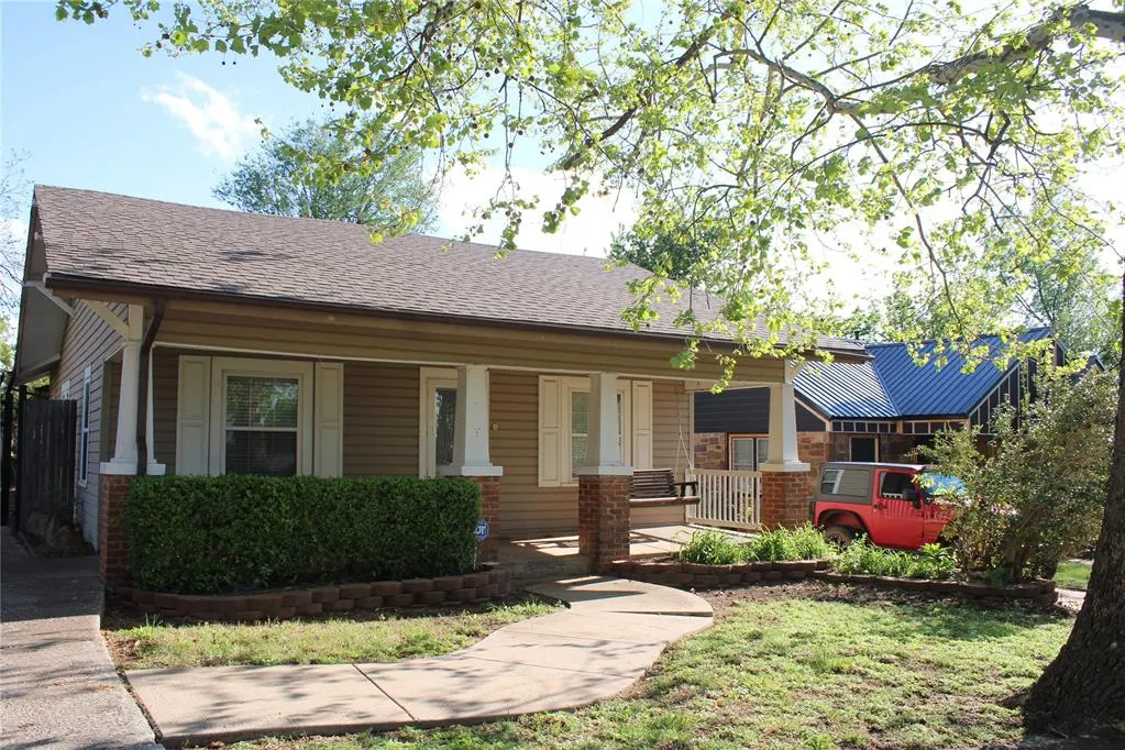 Photo 2 — 930 Maple Street, Yukon, OK 73099