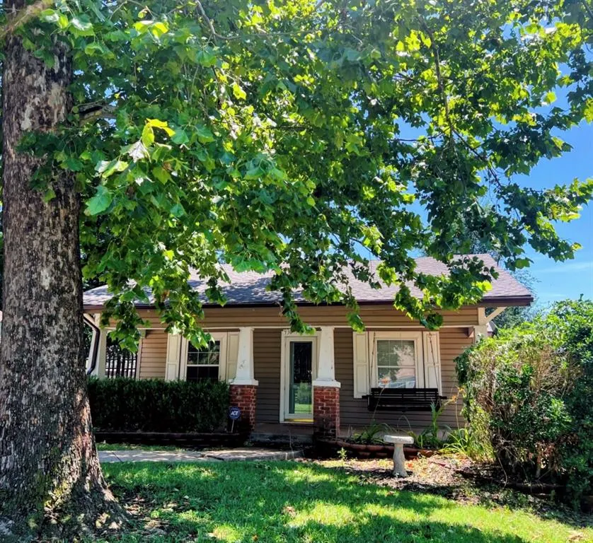 Front exterior — 930 Maple Street, Yukon, OK 73099