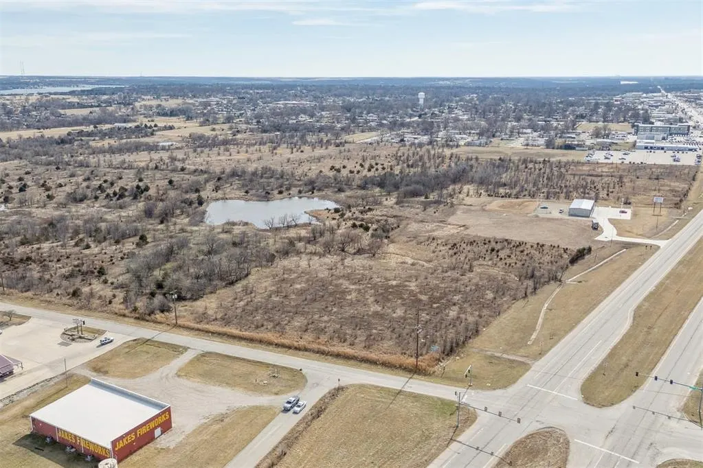 Photo 28 — 14th St & E Hubbard Rd, Ponca City, OK 74604