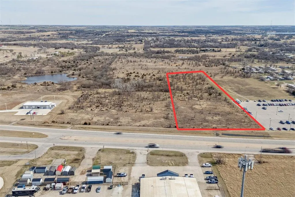 Front exterior — 14th St & E Hubbard Rd, Ponca City, OK 74604