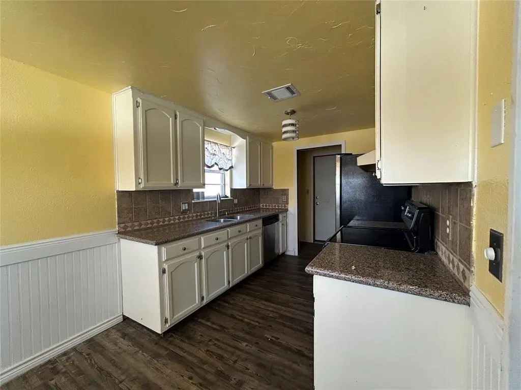 Photo 7 — 8441 NW 92nd Street, Oklahoma City, OK 73132