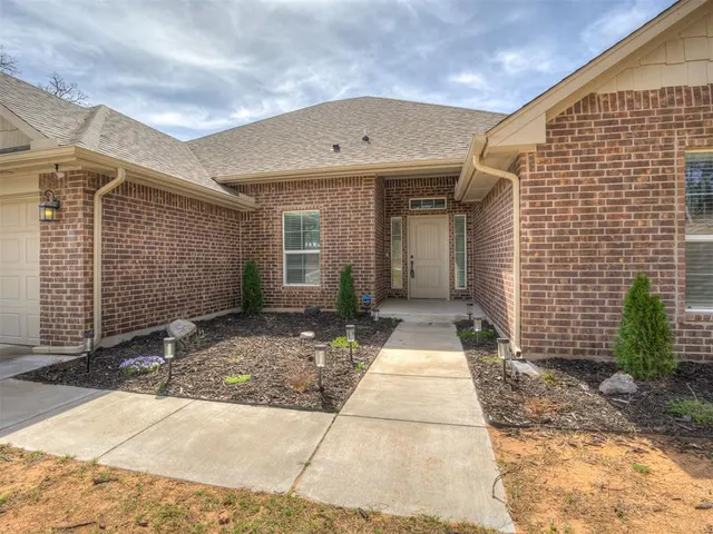 Photo 2 — 19210 Hidden Pines Drive, Norman, OK 73026