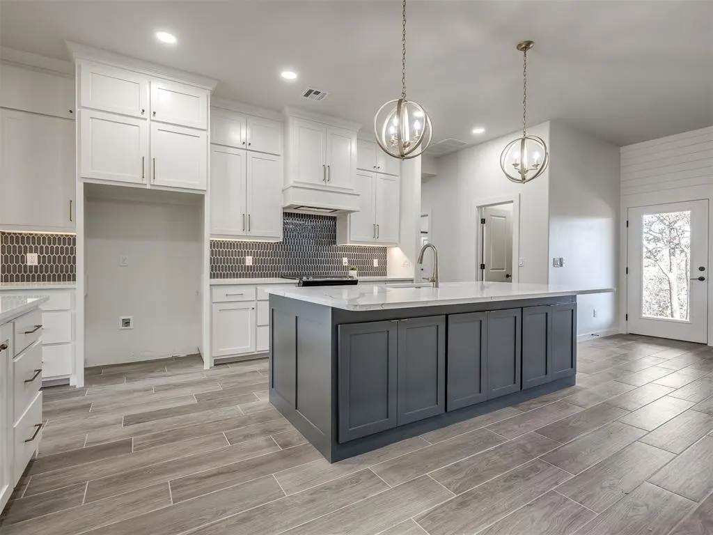 Photo 11 — 10924 Sandstone Ridge Way, Guthrie, OK 73044