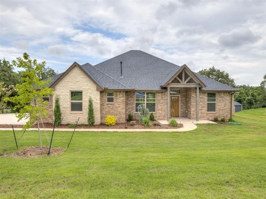 Front exterior — 10924 Sandstone Ridge Way, Guthrie, OK 73044