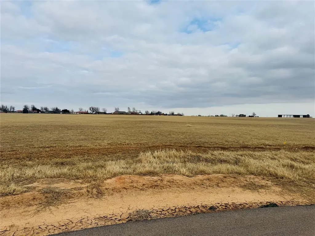 Photo 2 — 2442 Christian Circle, Chickasha, OK 73018