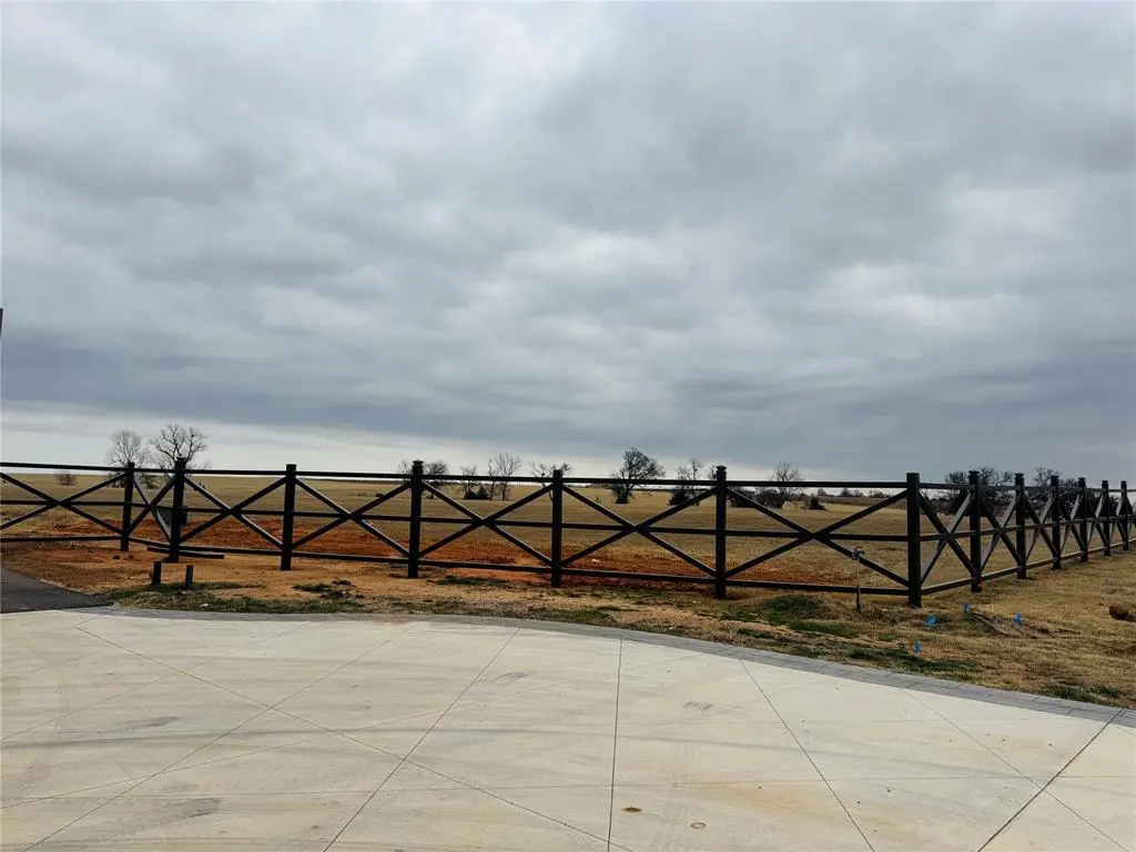 Photo 2 — 2434 Christian Circle, Chickasha, OK 73018