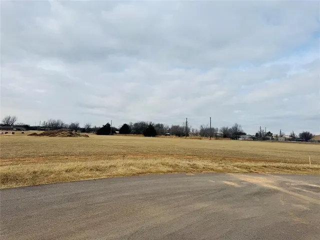 Photo 4 — 2434 Christian Circle, Chickasha, OK 73018