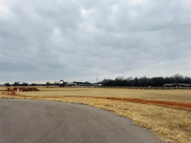 Photo 5 — 2434 Christian Circle, Chickasha, OK 73018