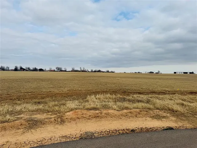 Photo 7 — 2439 Christian Circle, Chickasha, OK 73018