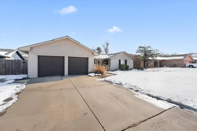 Photo 2 — 4009 Pine Ridge Road, Shawnee, OK 74804