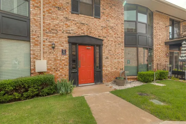 Photo 2 — 2527 NW 62nd Street 214, Oklahoma City, OK 73112