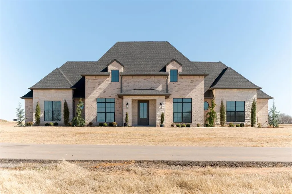 Front exterior — 2439 Friend Circle, Chickasha, OK 73018