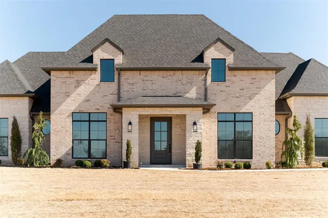 Photo 2 — 2439 Friend Circle, Chickasha, OK 73018